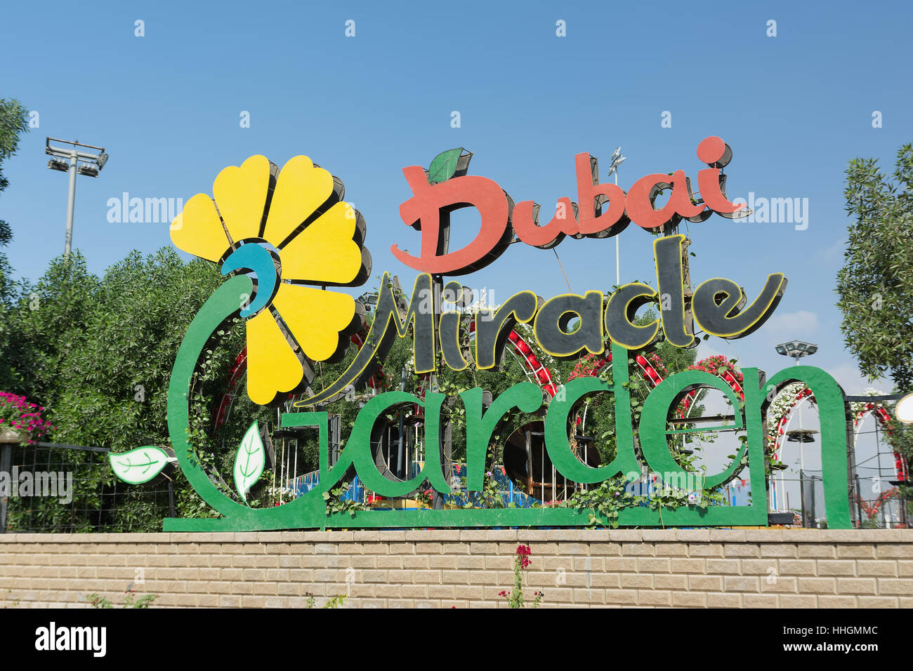 DUBAI, UNITED ARAB EMIRATES - 8. Dezember 2016: Dubai Miracle Garden ist der größte natürliche Blumengarten in der Welt. Stockfoto