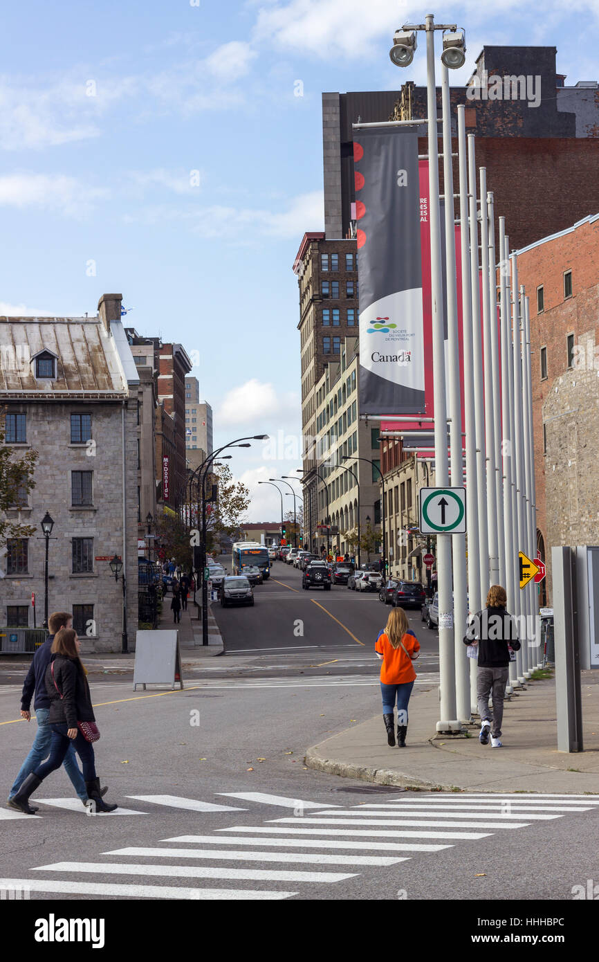 MONTREAL, Kanada - Menschen zu Fuß in die Altstadt von Montreal im Herbst Stockfoto