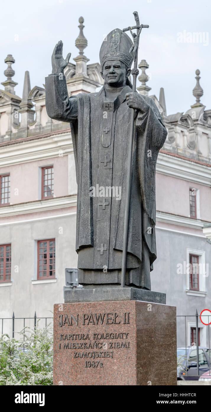 Jan-Paul-II-Denkmal im Hof der Kathedrale. Zamosc. Polen Stockfoto