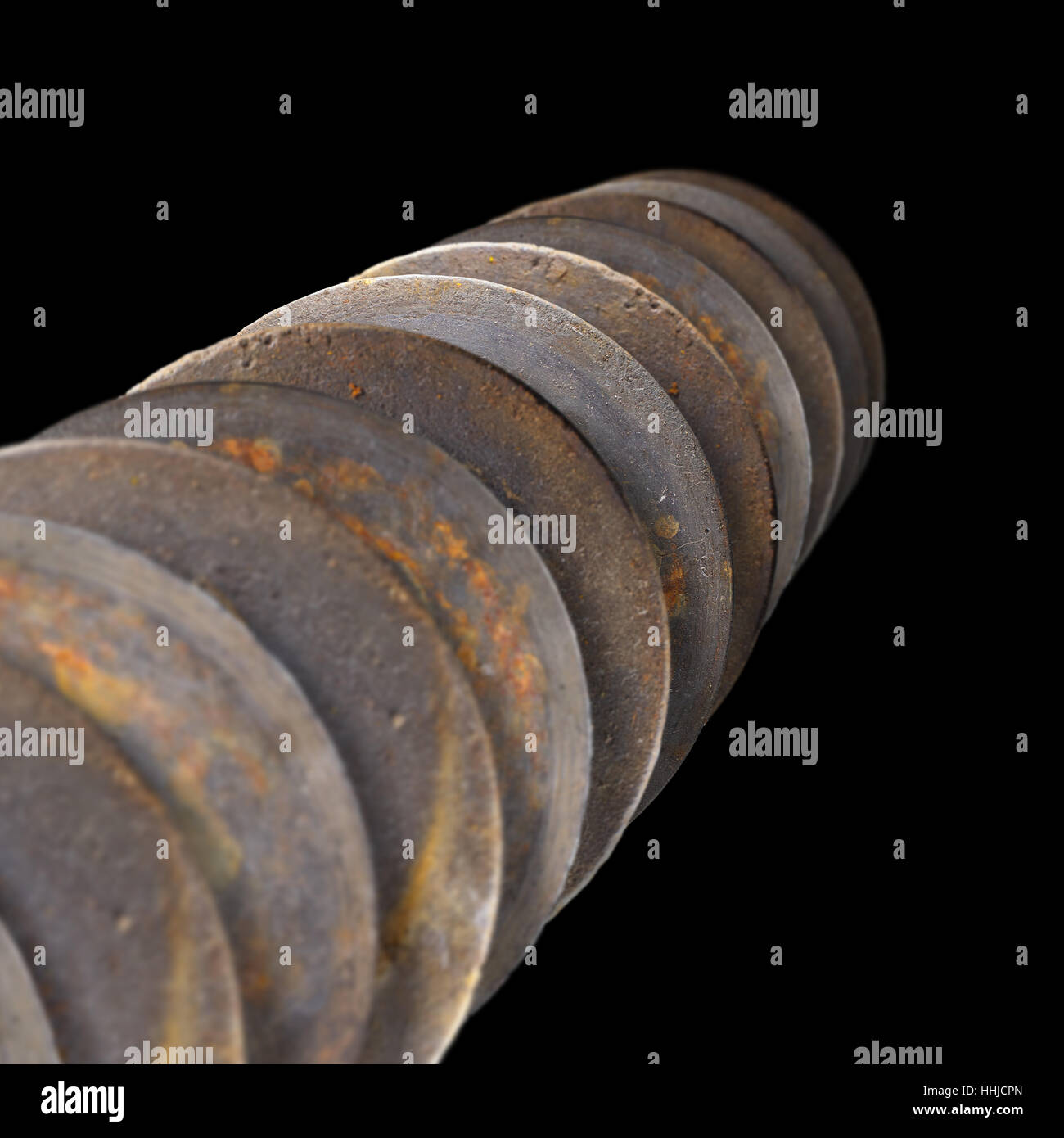 Array verworfen von alten Schleif Scheiben auf einem schwarzen Hintergrund Stockfoto