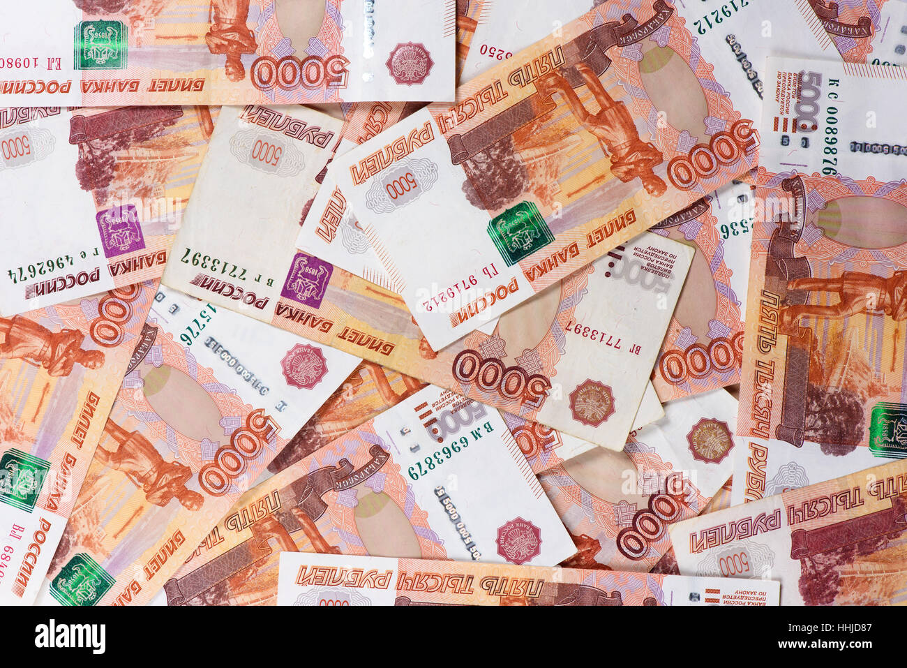 Russland-Geld-Hintergrund. Haufen von Schutt Banknoten. Währung-Draufsicht Stockfoto