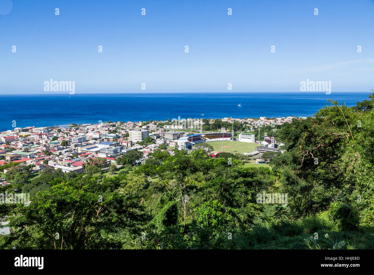 Bunte Gebäude in der karibischen Küstenstadt Rosseau Dominica Stockfoto