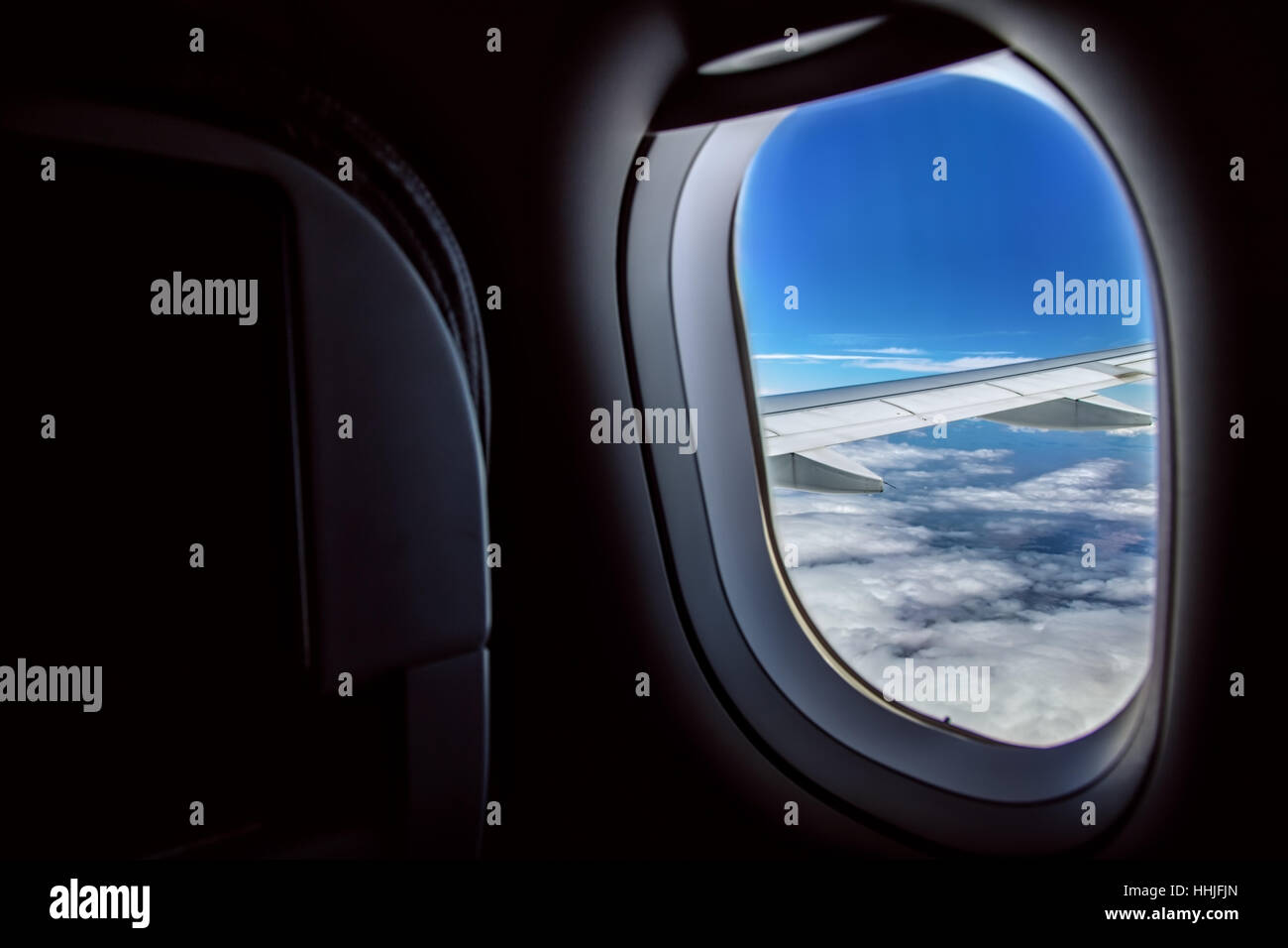 Weil das gesamte Flugzeug dunkel war und der High School Kid sitzen neben mir, das Spiel mit ihrem iPad gab mir einen bösen Blick, wenn ich den Schatten, Tak geknackt Stockfoto