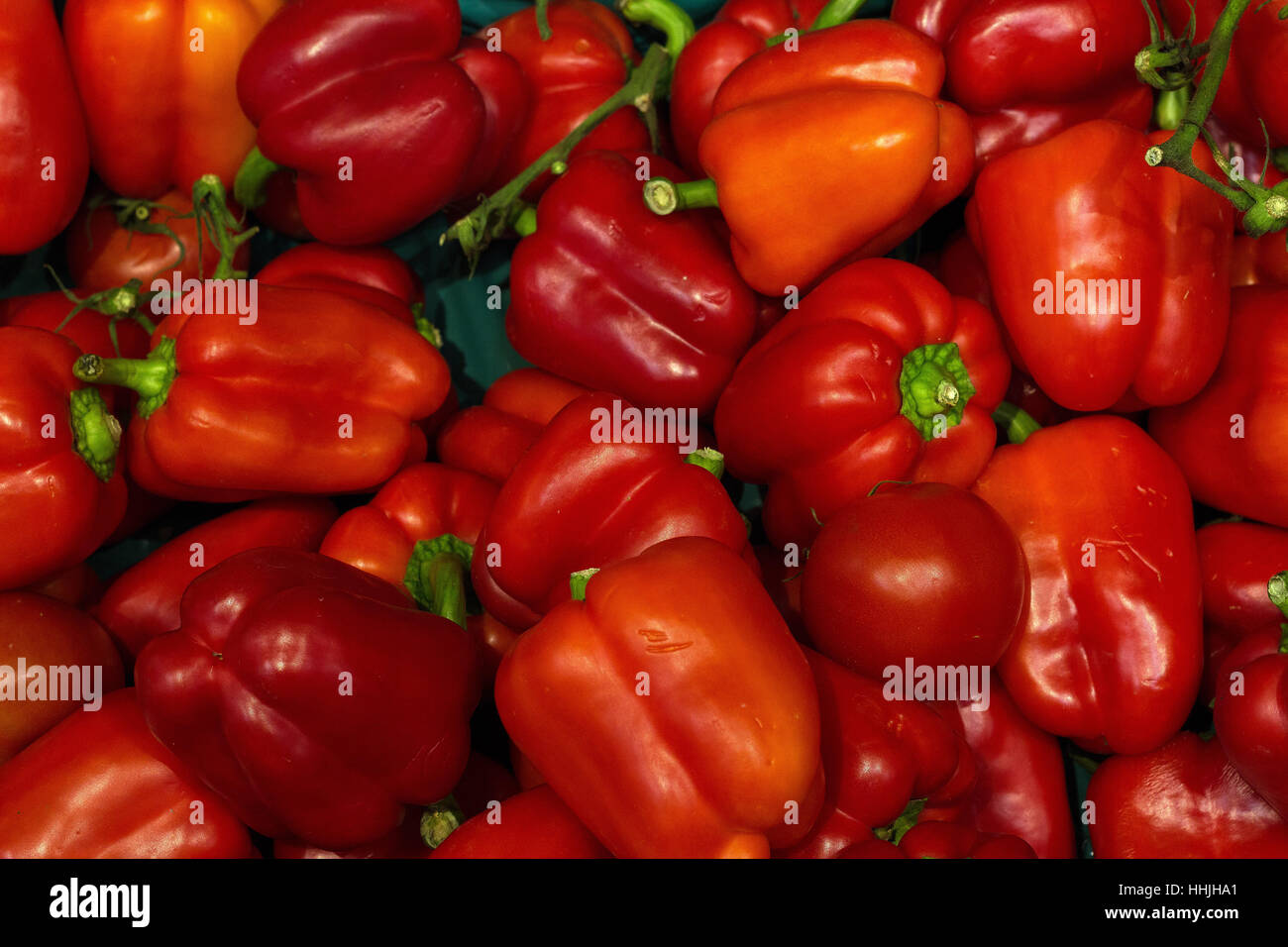Haufen von Paprika auf Verkauf Stockfoto