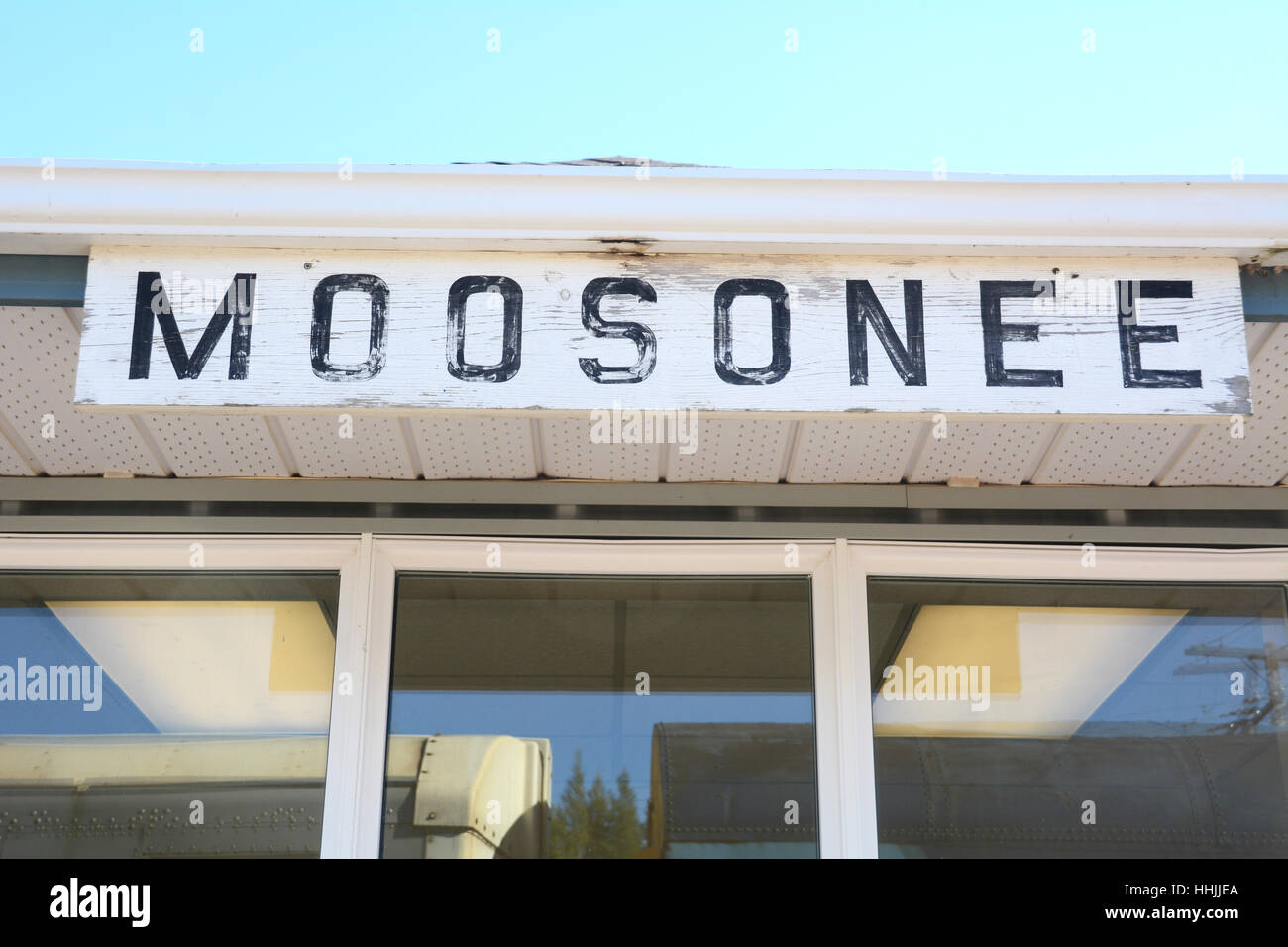 Das Zielschild am Bahnhofsplatz Moosonee im Moose Cree First Nation Dorf Moosonee, Nord Ontario, Kanada. Stockfoto