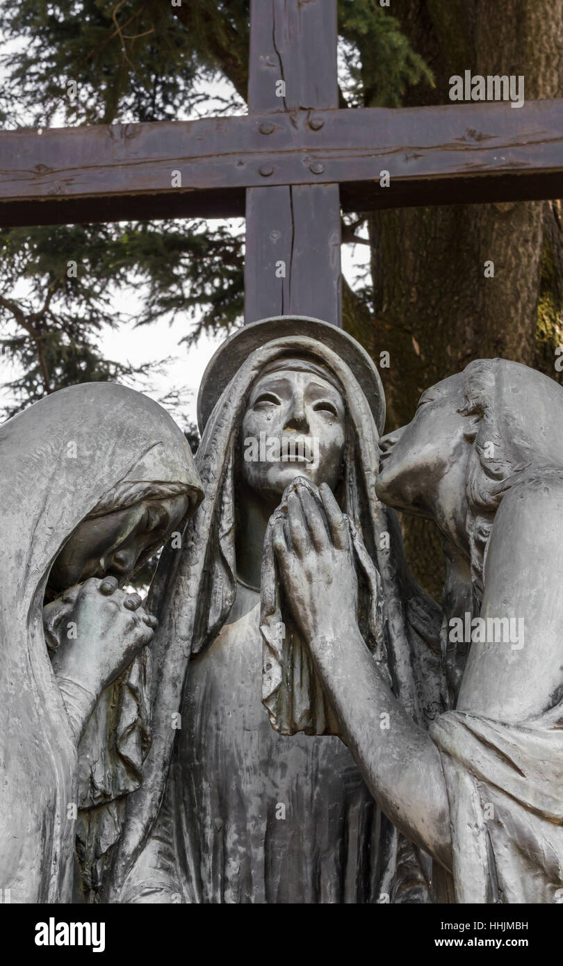 Die drei Marien am Fuße des Kreuzes Christi Stockfoto