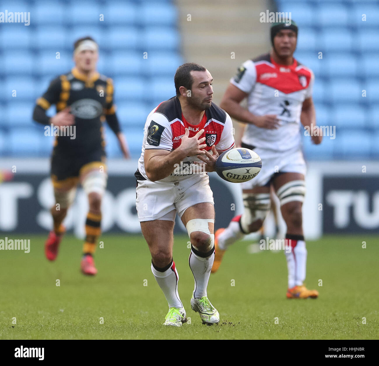 Jean Marc Doussain aus Toulouse beim European Champions Cup, Pool zwei Spiel in der Ricoh Arena, Coventry. DRÜCKEN SIE VERBANDSFOTO. Bilddatum: Samstag, 14. Januar 2017. Siehe PA Story RUGBYU Wesps. Bildnachweis sollte lauten: Scott Heavey/PA Wire. Stockfoto