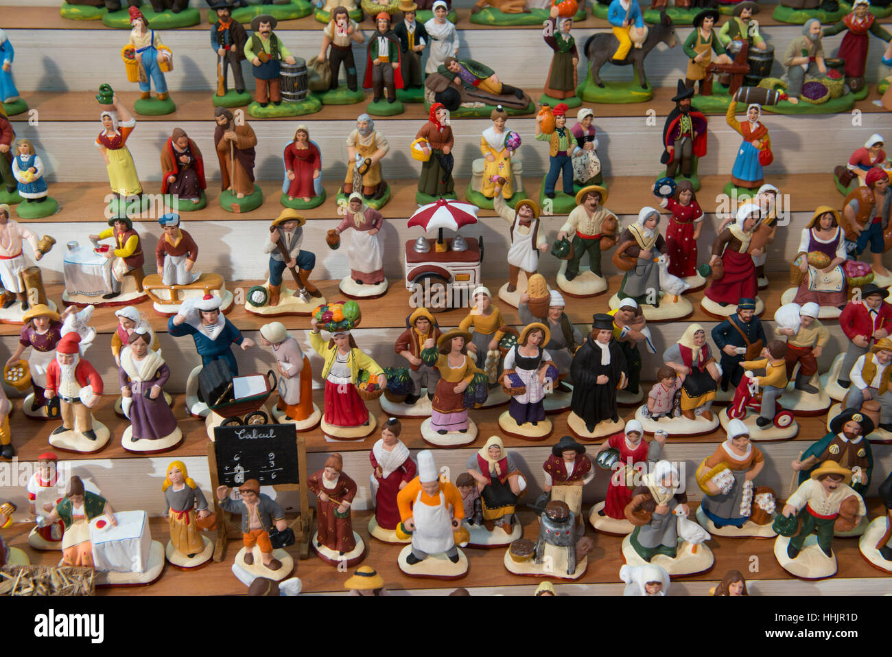Traditionelle Schweizer Porzellanfiguren, Weihnachtsmarkt in Montreux, Schweiz Stockfoto