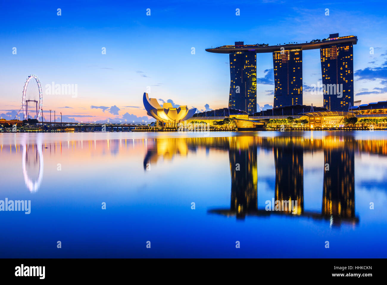 Singapur, Singapur - 9. Januar 2016 Marina Bay Sands bei Sonnenaufgang. Stockfoto