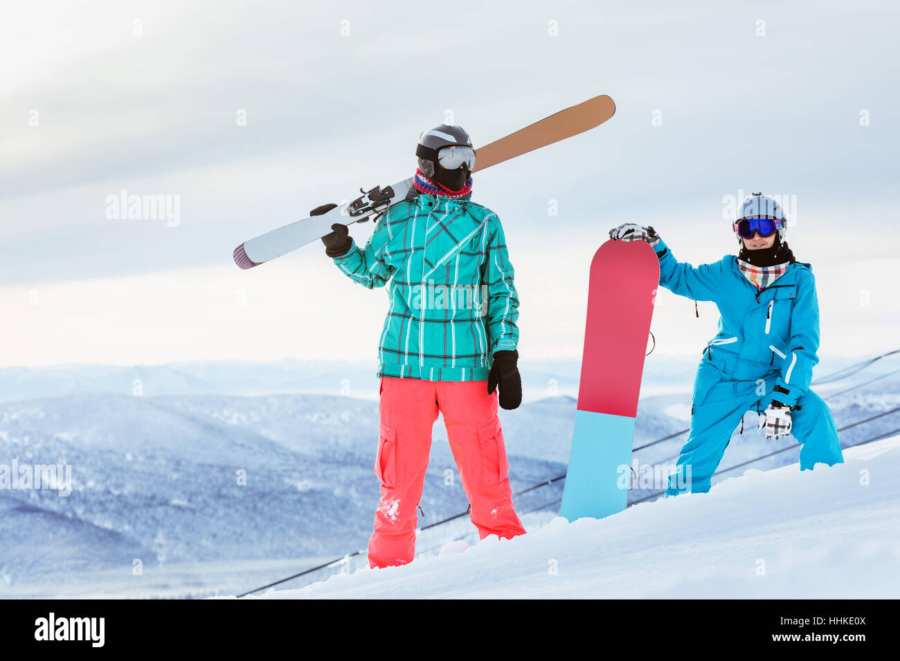 Paar Skifahrer Snowboarder ski Snowboard Konzept Stockfoto