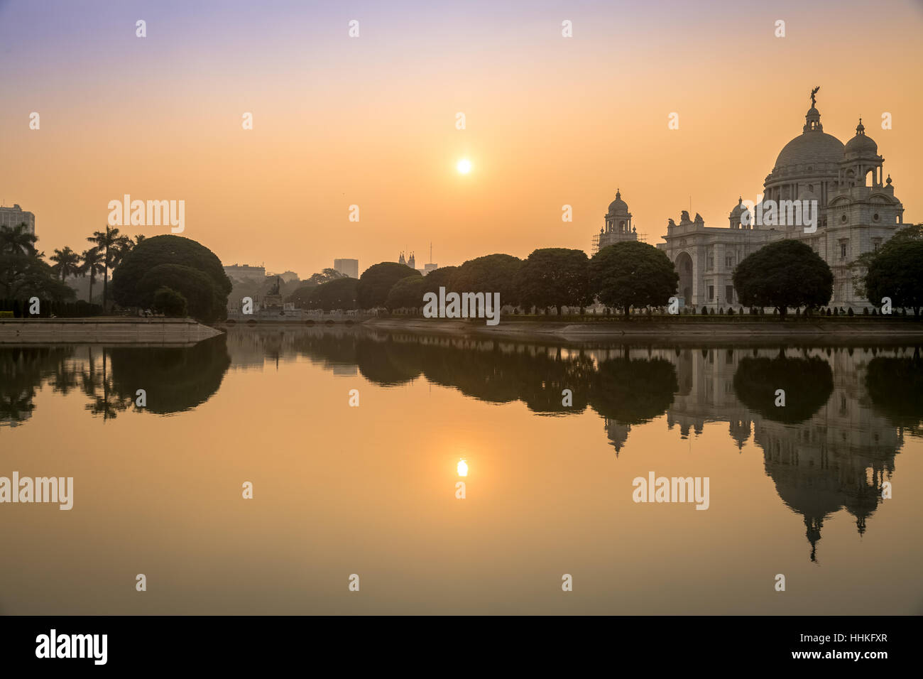 Historische Victoria Memorial architektonisches Denkmal und Museum bei Sonnenuntergang. Kolkata, Indien. Stockfoto