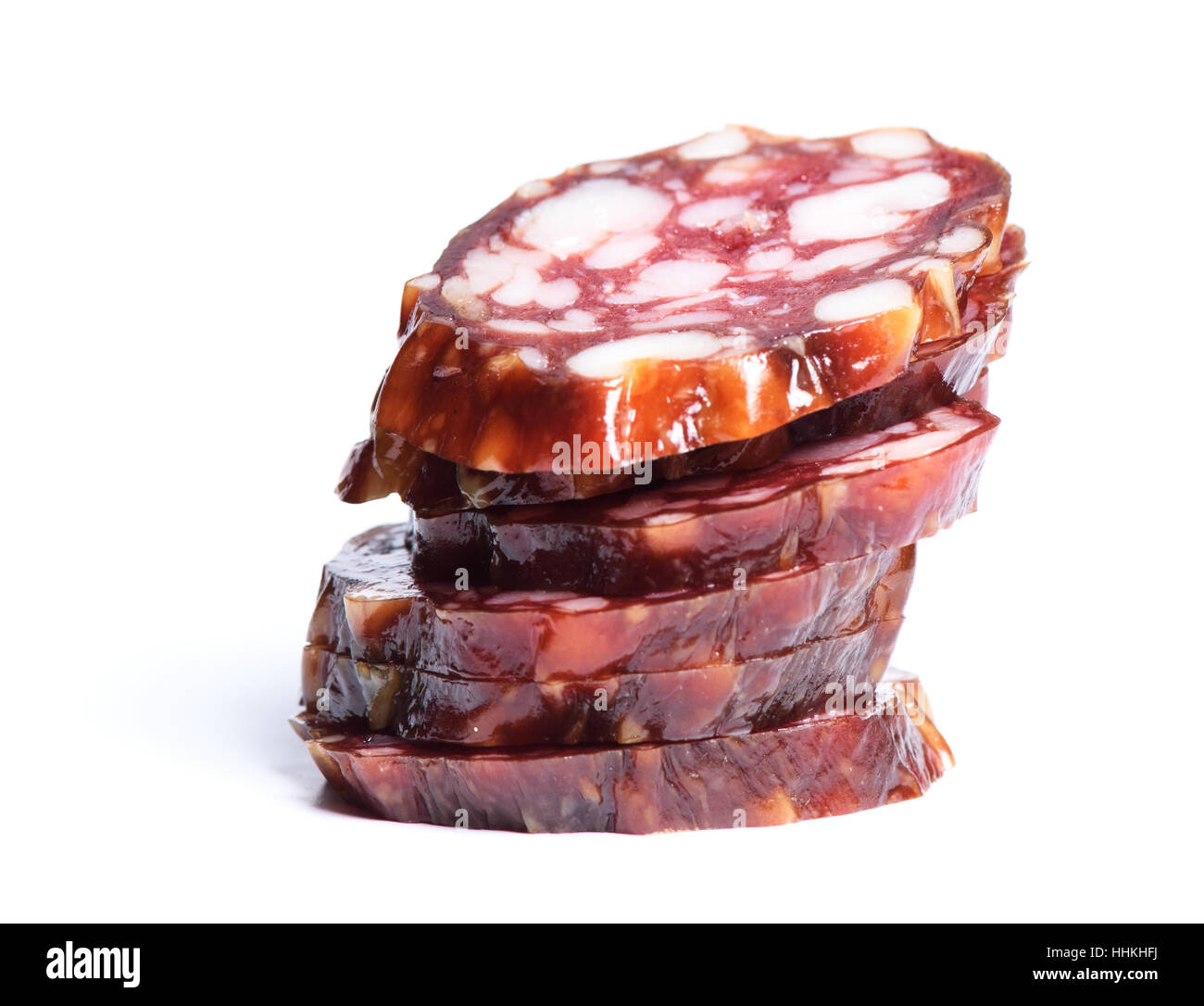 Scheiben fettige trockene Salami isoliert auf weißem Hintergrund Stockfoto
