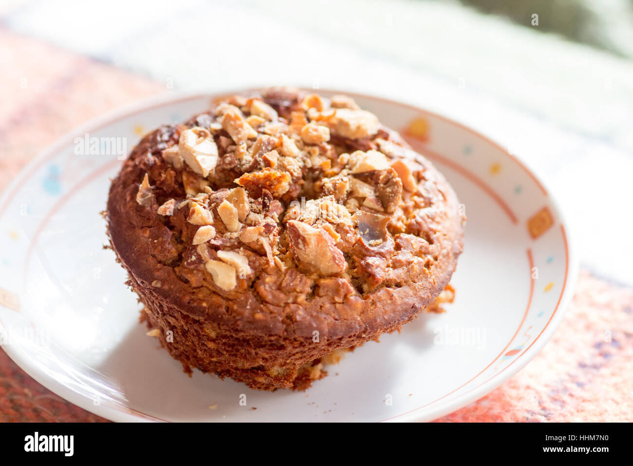 Hausgemachte Haferflocken Muffin auf dem Teller Stockfoto