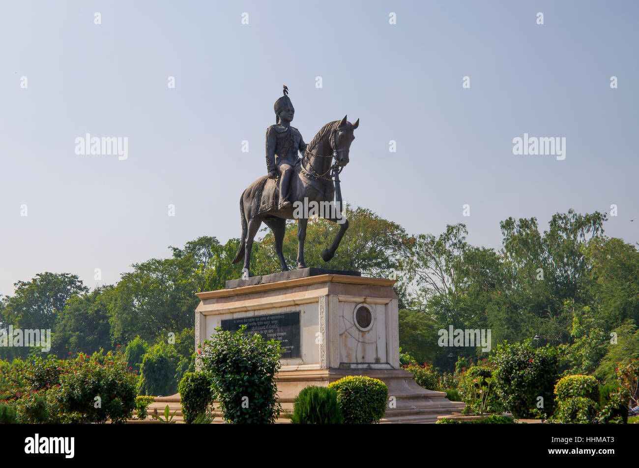 Denkmal in der Nähe das historische Museum in Jaipur Indien, ein Denkmal, Kunst, der Reiter auf einem Pferd, Geschichte, eine Konstruktion, kulturelle Stockfoto