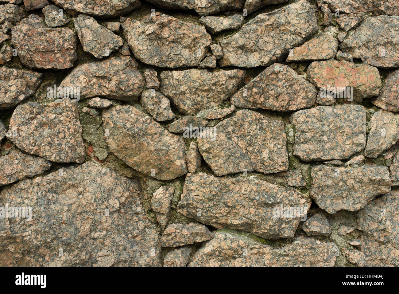 natürliche Stein alte Wand Hintergrund. Boulder-Textur Stockfoto