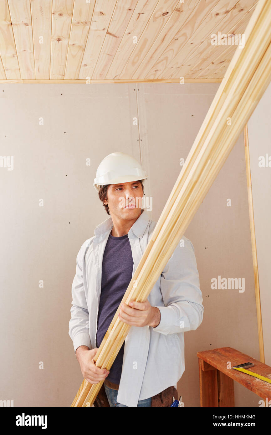 Handwerkliche Arbeiten an Holzbau-DIY-Projekt Stockfoto