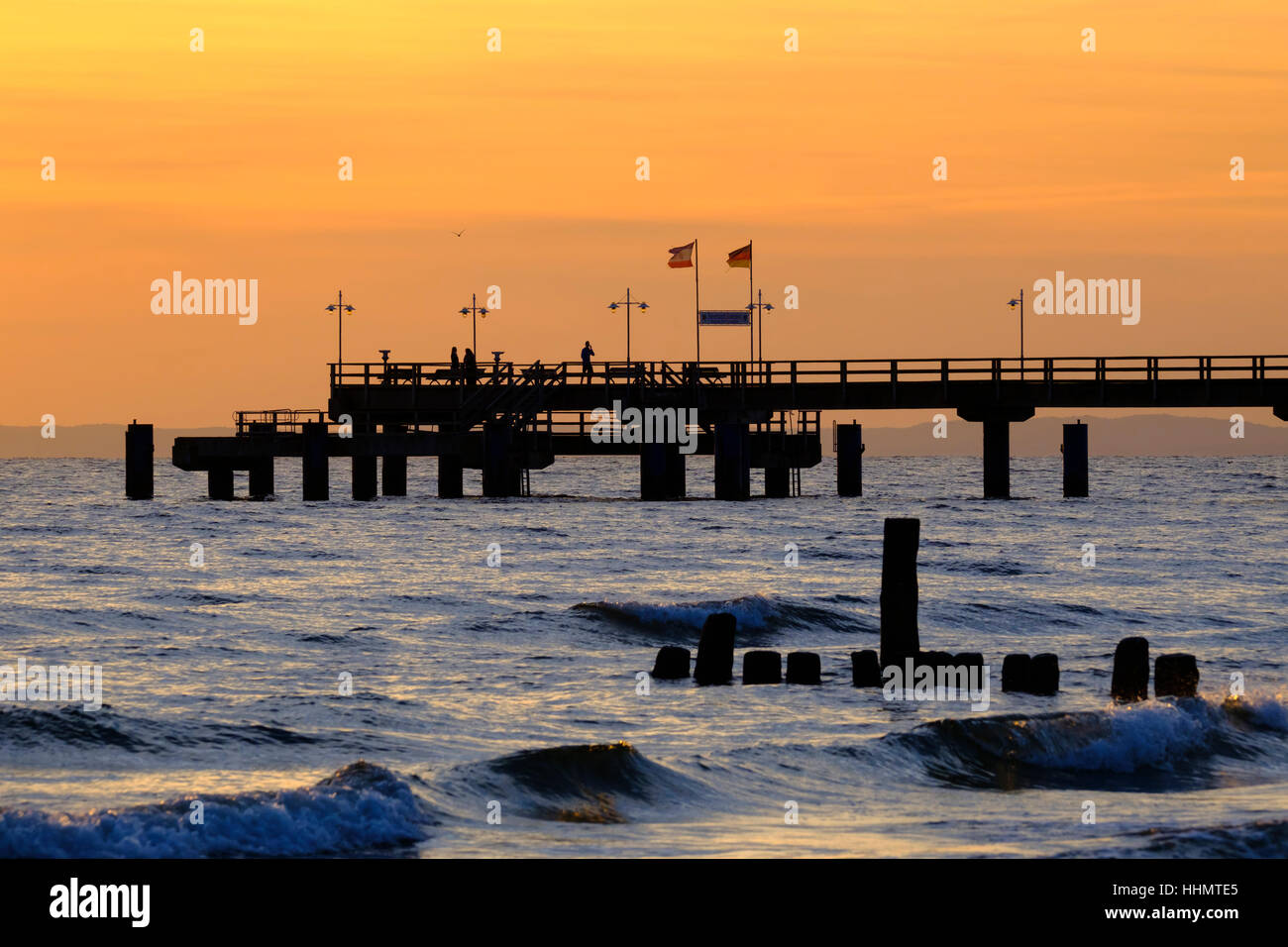 Bansin Pier bei Sonnenaufgang, Usedom, Mecklenburg-Western Pomerania, Deutschland Stockfoto