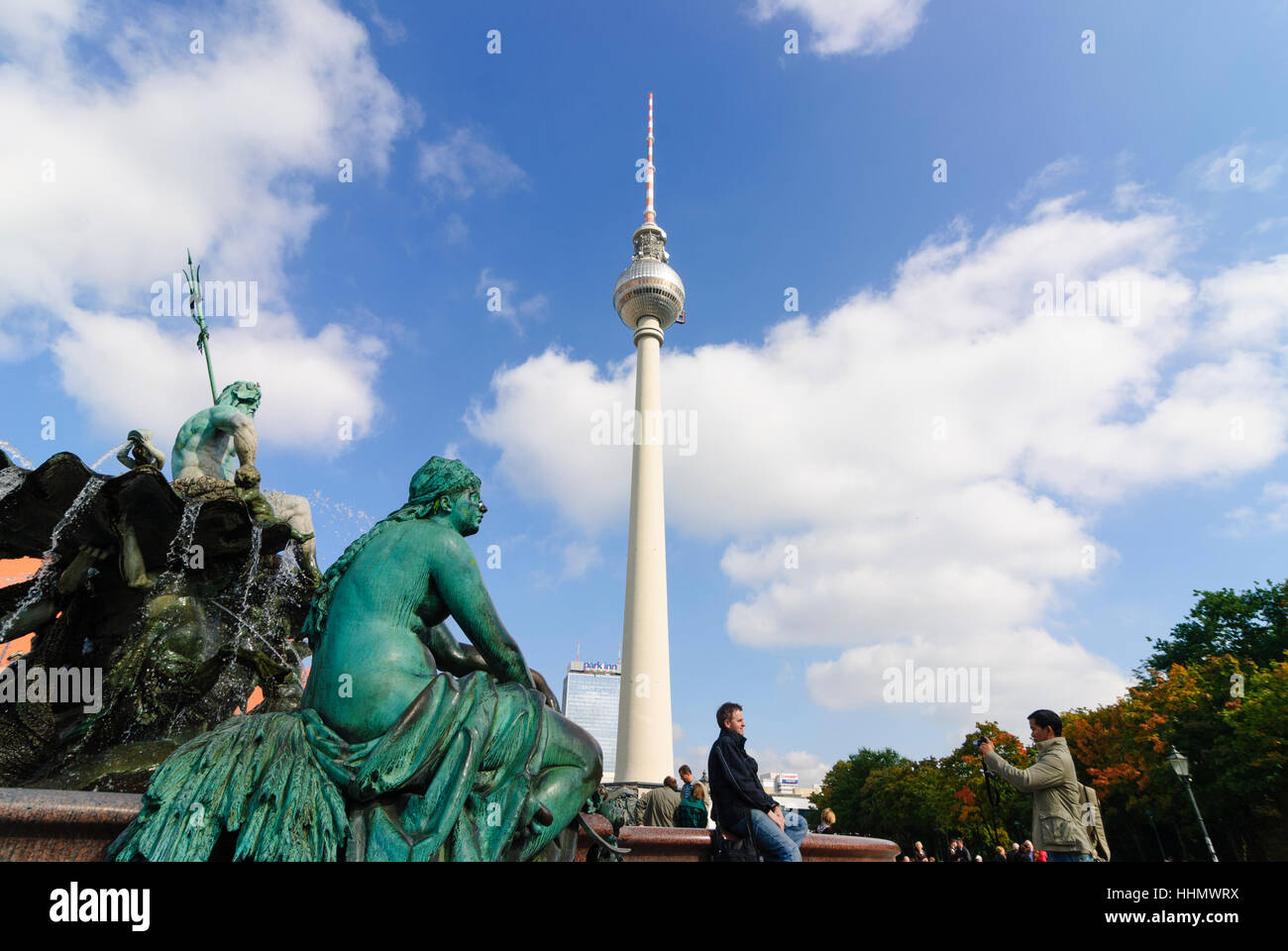Berlin: Neptunbrunnen und Fernsehturm, Berlin, Deutschland Stockfoto