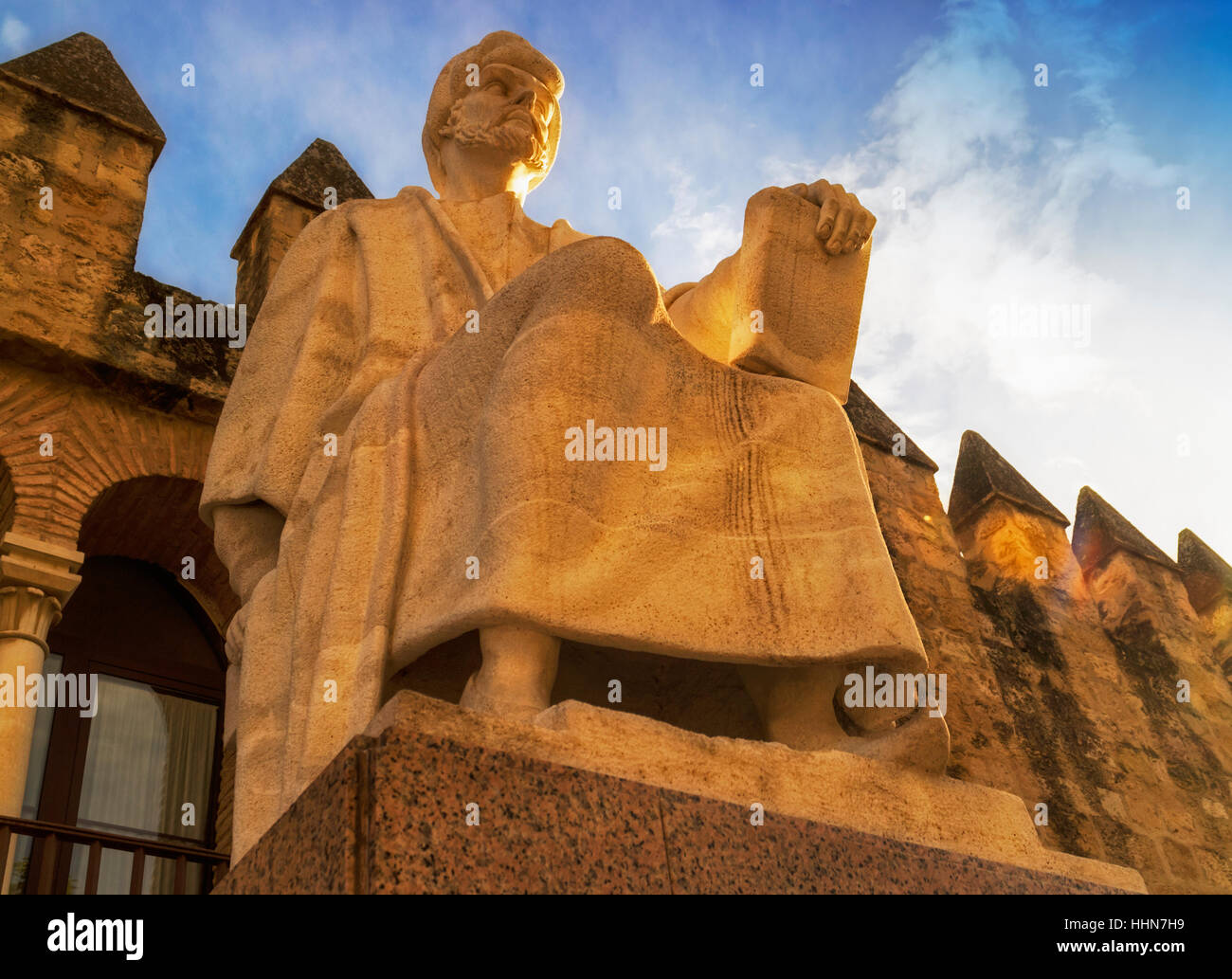 Cordoba, Provinz Córdoba, Andalusien, Südspanien. Statue des Averroes, muslimischer Universalgelehrter geboren in Córdoba 1126, Marrakesch, Marokko, starb 1198.  Stadt-wa Stockfoto