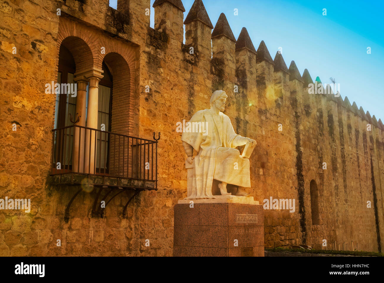 Cordoba, Provinz Córdoba, Andalusien, Südspanien. Statue des Averroes, muslimischer Universalgelehrter geboren in Córdoba 1126, Marrakesch, Marokko, starb 1198.  Stadt-wa Stockfoto