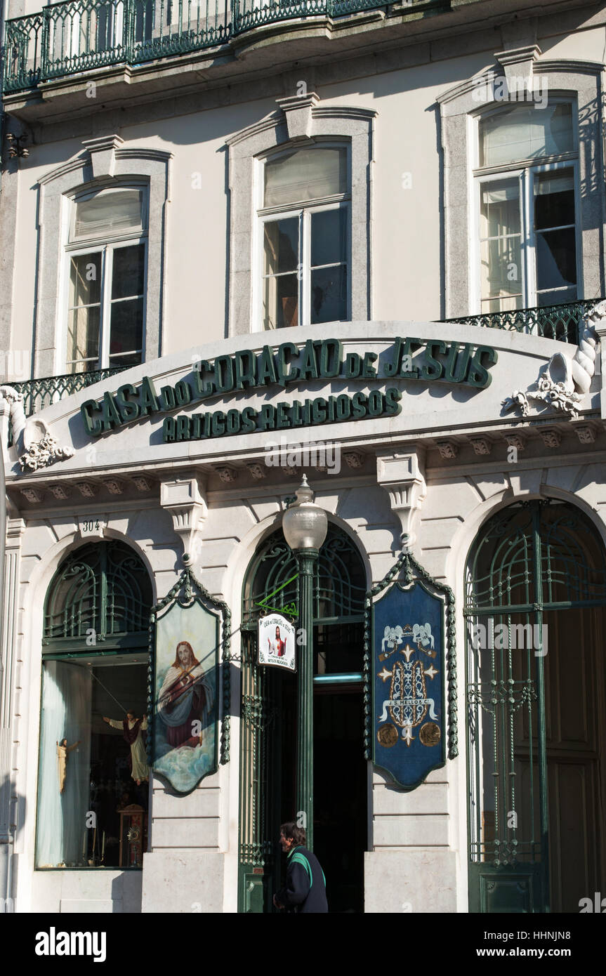 Porto: Casa Coracao de Jesus, eröffnet im Jahre 1885 als Stickerei Shop für liturgische Gewänder und jetzt verkaufen religiöse Artikel Stockfoto