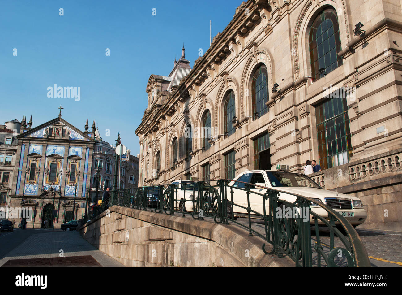 Porto: Blick auf die historische Sao Bento-Bahnhof, eingeweiht im Jahre 1916 auf dem Almeida Garrett Platz Stockfoto