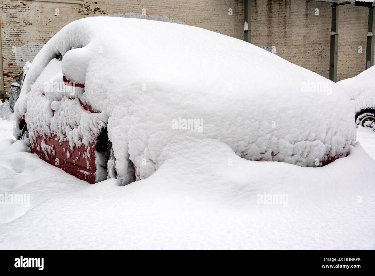 Auto abgedeckt einem Fuß Schnee in Portland, Oregon Stockfoto