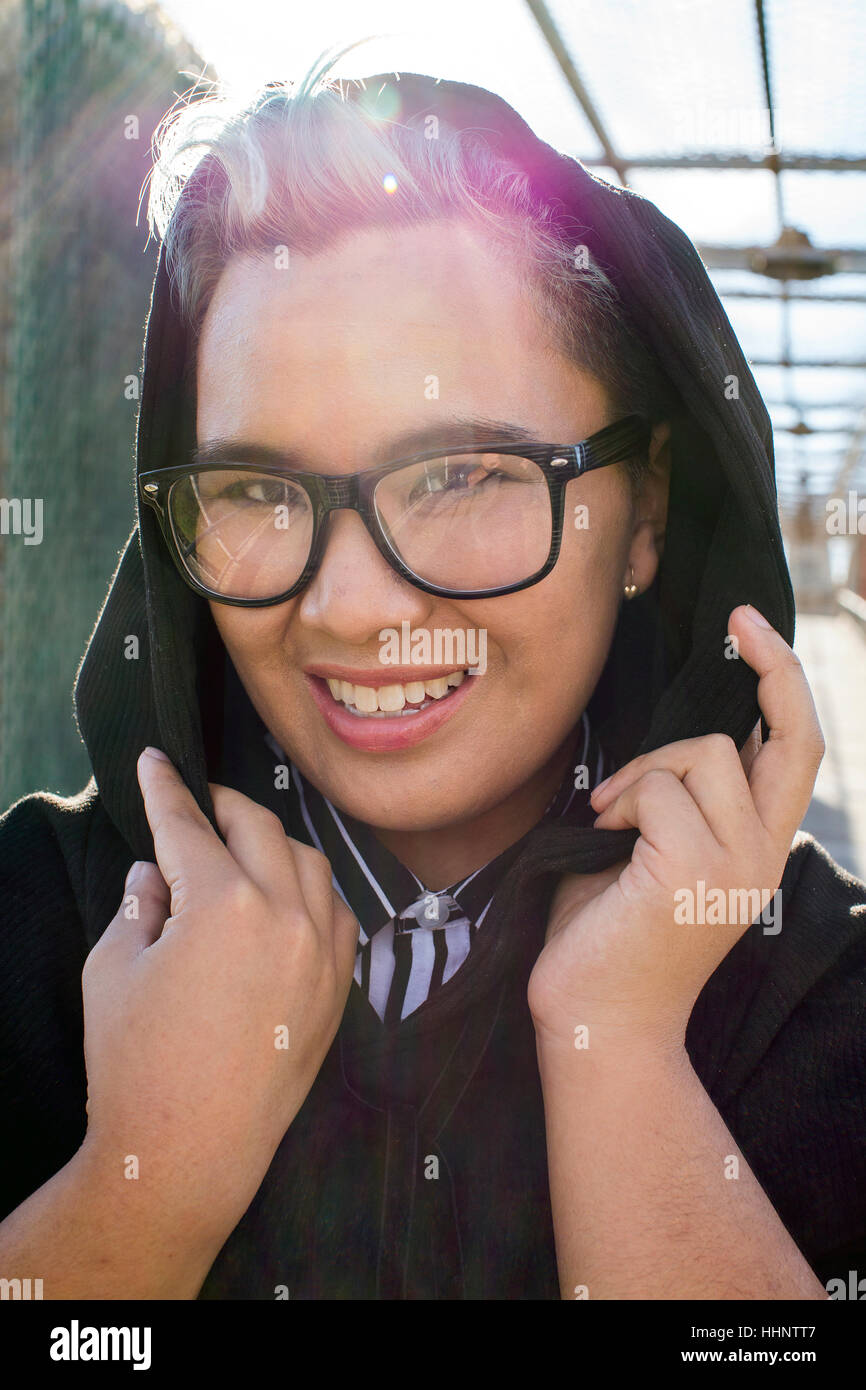 Porträt von lächelnden androgynen Asiatin Stockfoto
