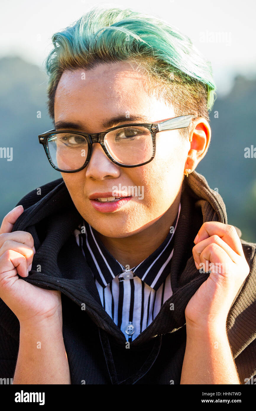 Porträt von lächelnden androgynen Asiatin Stockfoto