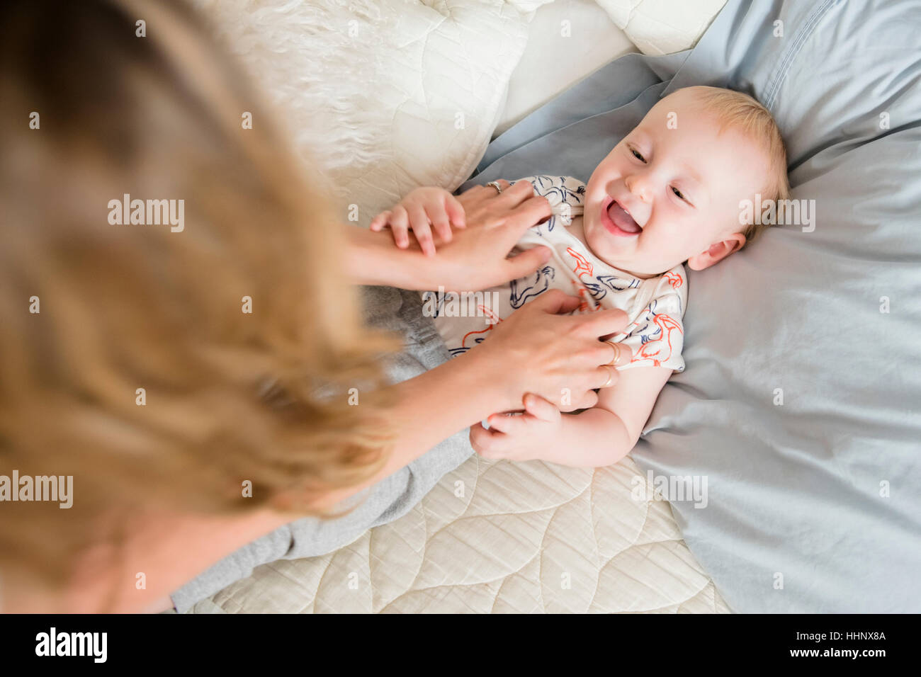 Kitzeln In Der Nase 8 Buchstaben Kopf kitzeln -Fotos und -Bildmaterial in hoher Auflösung – Alamy