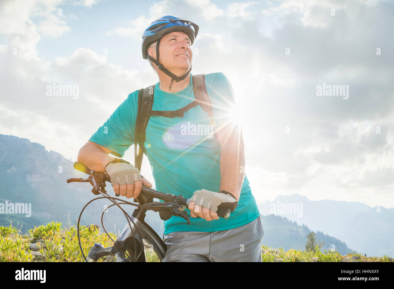 Kaukasischen Mann mit Mountainbike Stockfoto