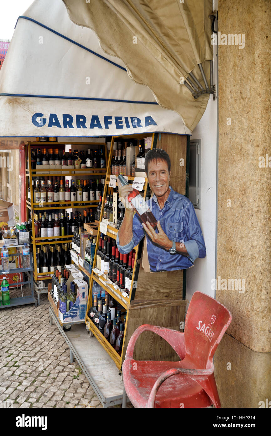 Verkauf von Cliff Richard Wein &amp; Schnaps Stockfoto