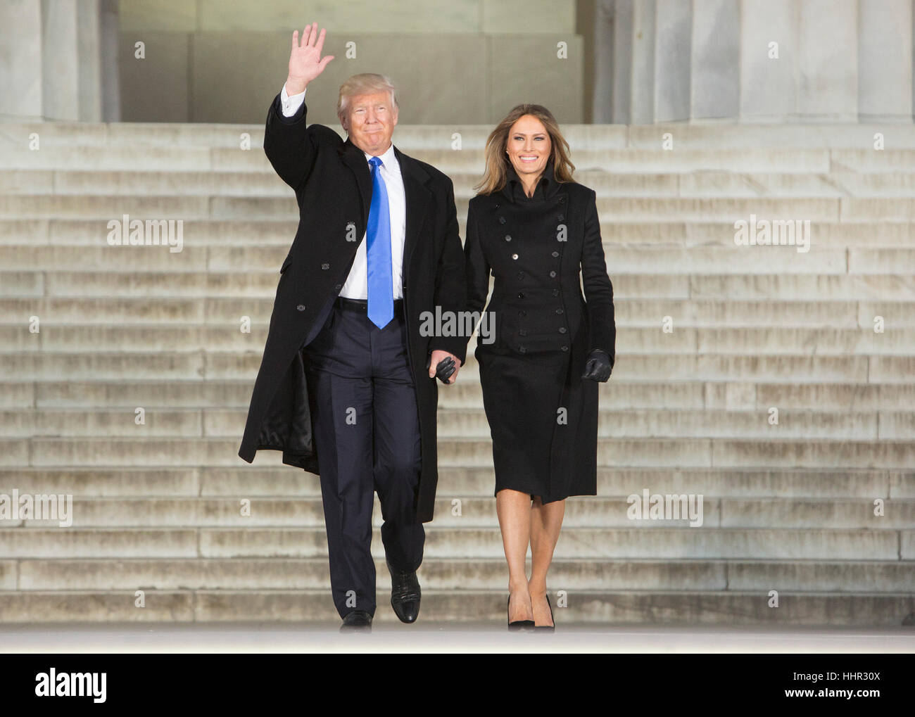 Arlington, USA. 19. Januar 2017. Gewählter Präsident der Vereinigten Staaten Donald J. Trump und Elect FIRST LADY der Vereinigten Staaten erreichen die "machen Amerika große wieder willkommen Festkonzert am Lincoln Memorial in Washington, DC, 19. Januar 2017. Bildnachweis: Chris Kleponis/Pool über CNP - NO-Draht-SERVICE - Foto: Chris Kleponis/Consolidated/Dpa/Alamy Live News Stockfoto