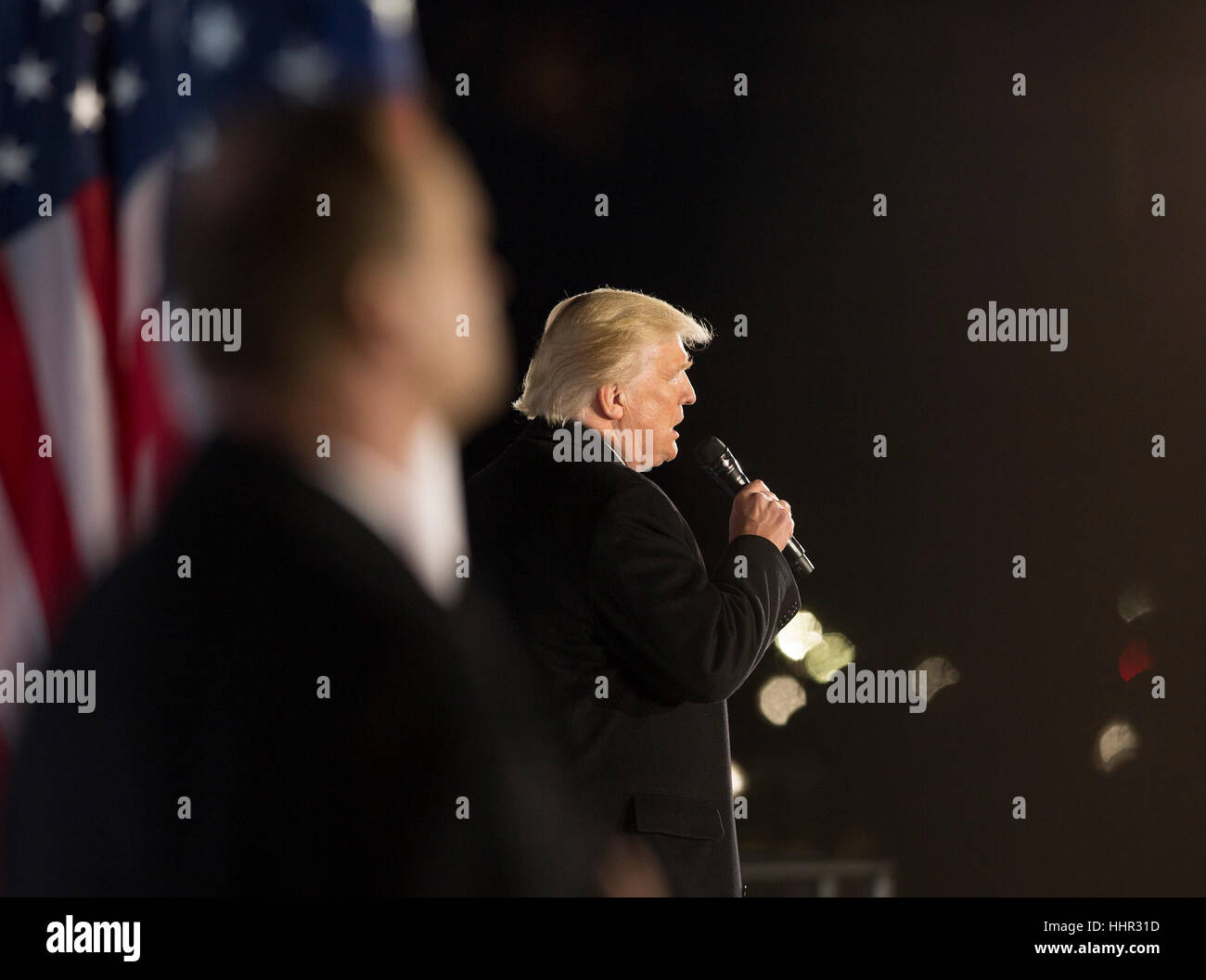 Arlington, USA. 19. Januar 2017. Gewählter Präsident der Vereinigten Staaten Donald J. Trump und Elect FIRST LADY der Vereinigten Staaten erreichen die "machen Amerika große wieder willkommen Festkonzert am Lincoln Memorial in Washington, DC, 19. Januar 2017. Bildnachweis: Chris Kleponis/Pool über CNP - NO-Draht-SERVICE - Foto: Chris Kleponis/Consolidated/Dpa/Alamy Live News Stockfoto