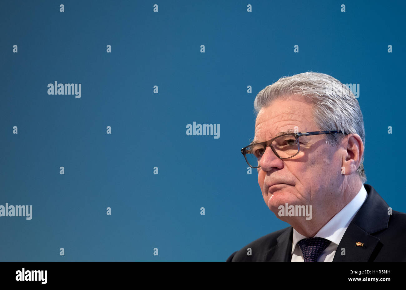 München, Deutschland. 20. Januar 2017. Der deutsche Bundespräsident Joachim Gauck spricht im Rahmen einer Feierstunde zum 50. Geburtstag der Hanns-Seidel-Stiftung in München, Deutschland, 20. Januar 2017. Gauck forderte er Bürger, Demokratie gegen "Wellen der Emotionen" von den Rändern der Gesellschaft energisch zu verteidigen. Foto: Sven Hoppe/Dpa/Alamy Live News Stockfoto