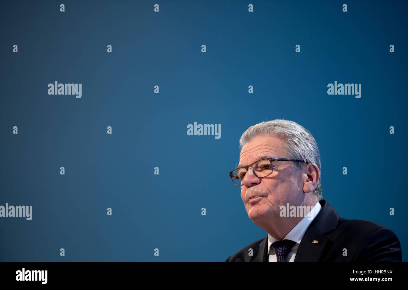 München, Deutschland. 20. Januar 2017. Der deutsche Bundespräsident Joachim Gauck spricht im Rahmen einer Feierstunde zum 50. Geburtstag der Hanns-Seidel-Stiftung in München, Deutschland, 20. Januar 2017. Gauck forderte er Bürger, Demokratie gegen "Wellen der Emotionen" von den Rändern der Gesellschaft energisch zu verteidigen. Foto: Sven Hoppe/Dpa/Alamy Live News Stockfoto