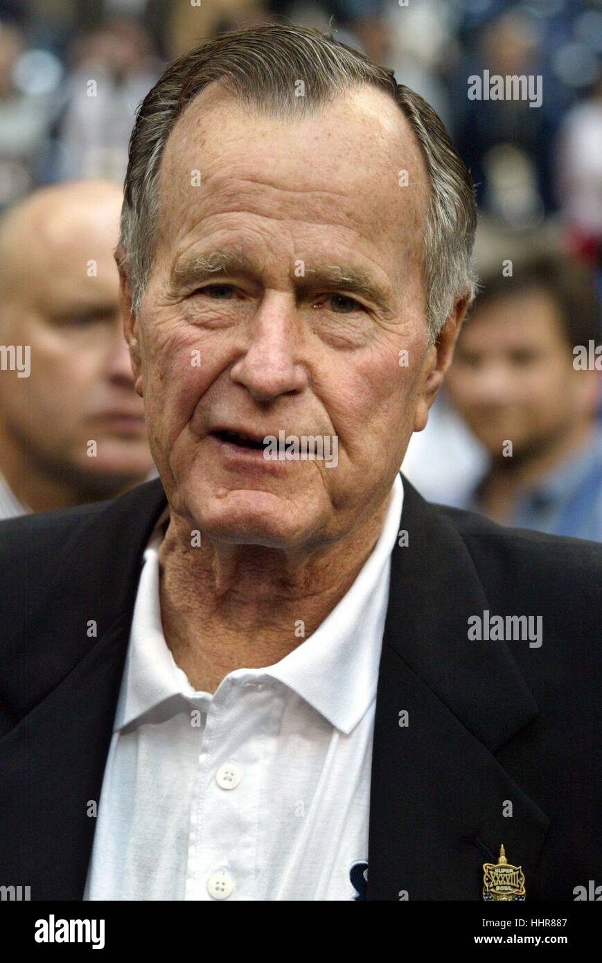 (Dpa) - ehemalige US Präsident George Bush Sr kommt bei der 38. Superbowl in Houston, Texas, USA, 1. Februar 2004. | weltweite Nutzung Stockfoto