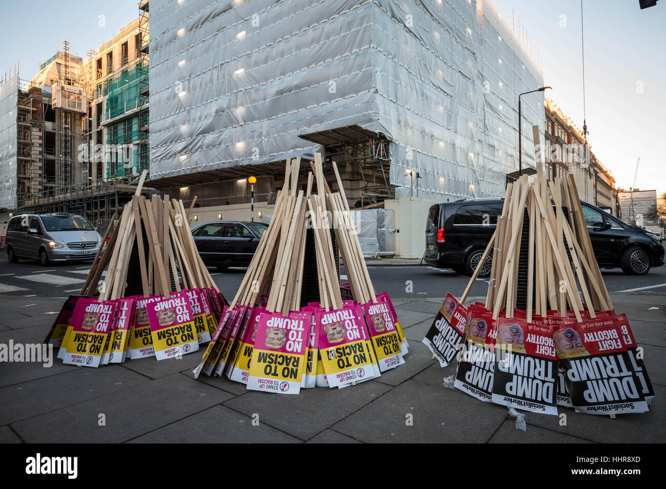 London, UK. 20. Januar 2017. Anti-Trump Proteste außerhalb London US-Botschaft am Tag der Amtseinführung des Präsidenten von Donald Trump © Guy Corbishley Stockfoto