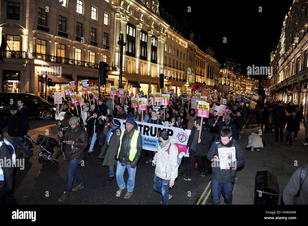 London, UK. 20. Januar 2017. Donald Trump Protest geht auf einen inoffiziellen Marsch durch London von der US-Botschaft in London, UK-Credit: Dorset Media Service/Alamy Live News Stockfoto