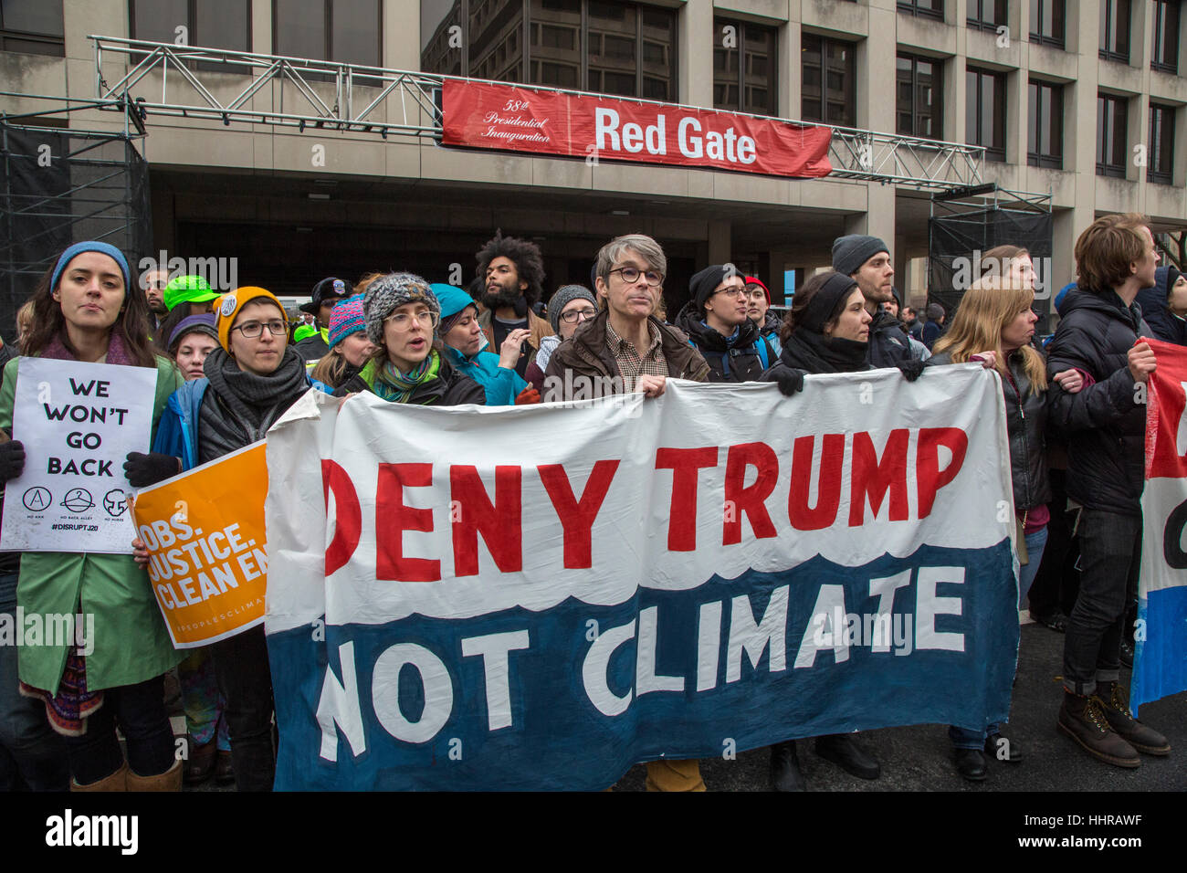 Washington, USA. 20. Januar 2017.  Klima-Aktivisten protestieren bei der Amtseinführung von Präsident Donald Trump, Blockierung eines Sicherheits-Checkpoints. Bildnachweis: Jim West/Alamy Live-Nachrichten Stockfoto