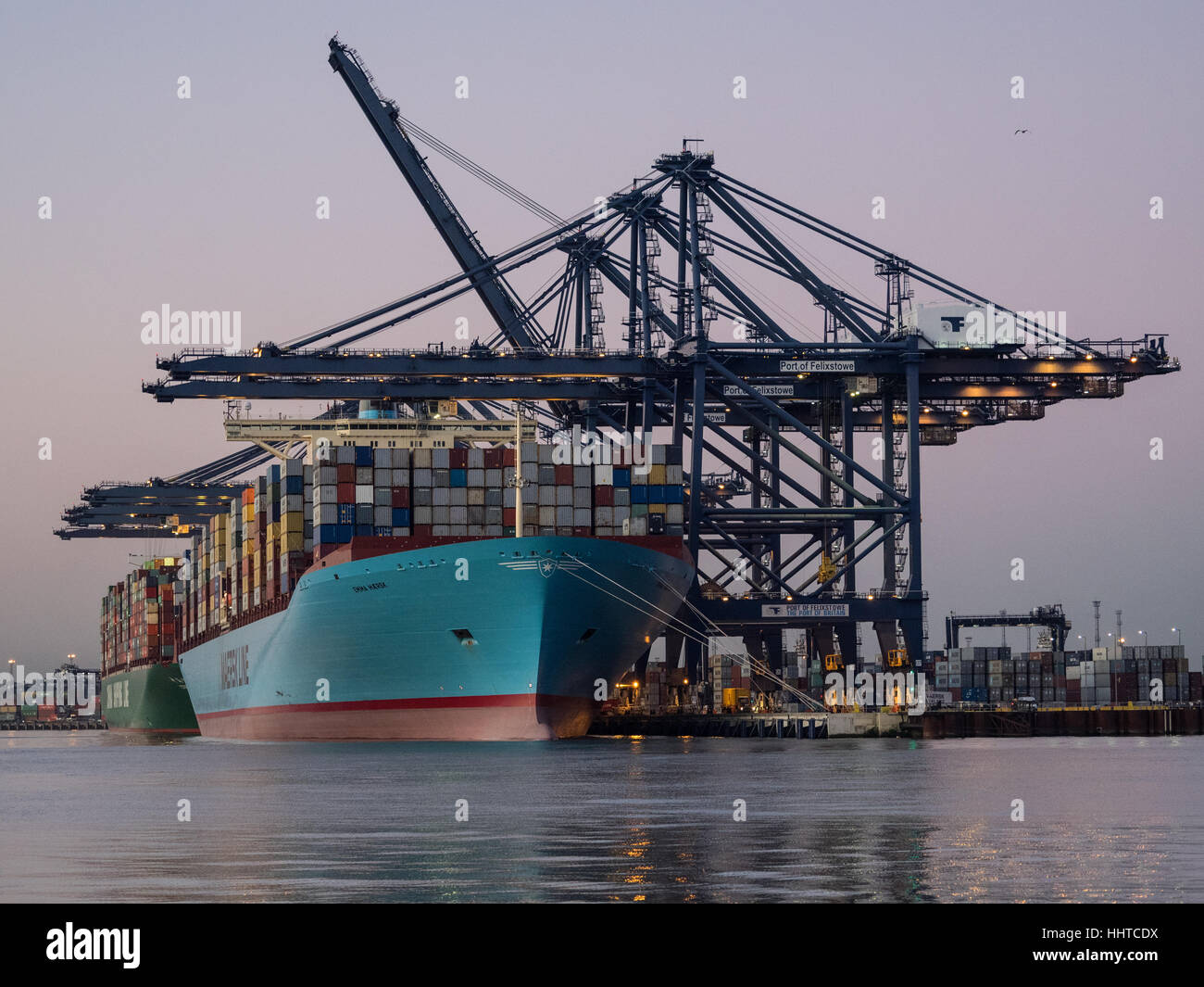 Hafen von Felixstowe internationalen Handel UK-Schiffe verladen und in Felixstowe, größten Containerhafen Großbritanniens entladen. Stockfoto