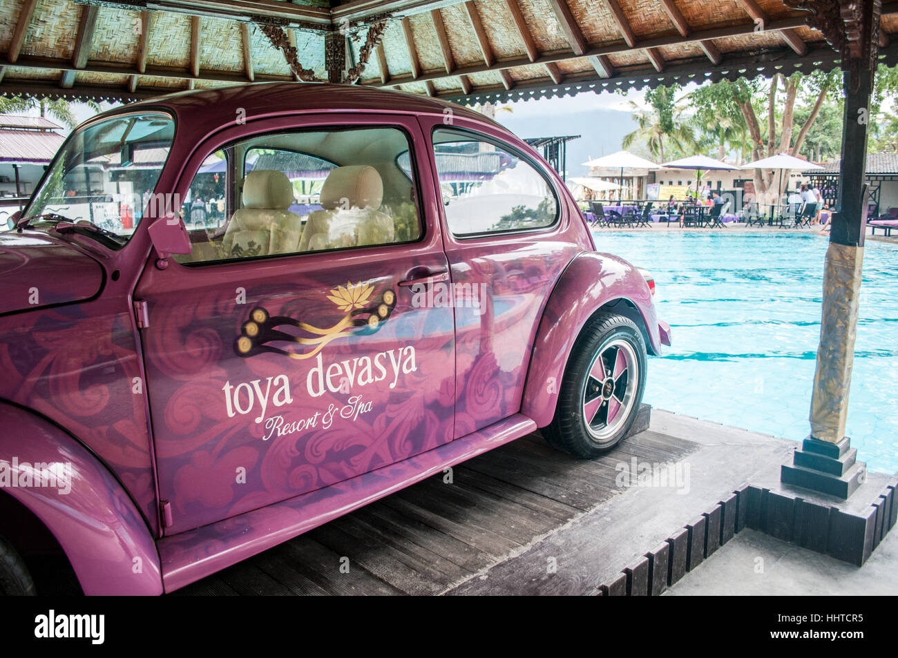 Volkswagen Käfer rosa Oldtimer, Toya Devasya, Bali, Indonesien Stockfoto