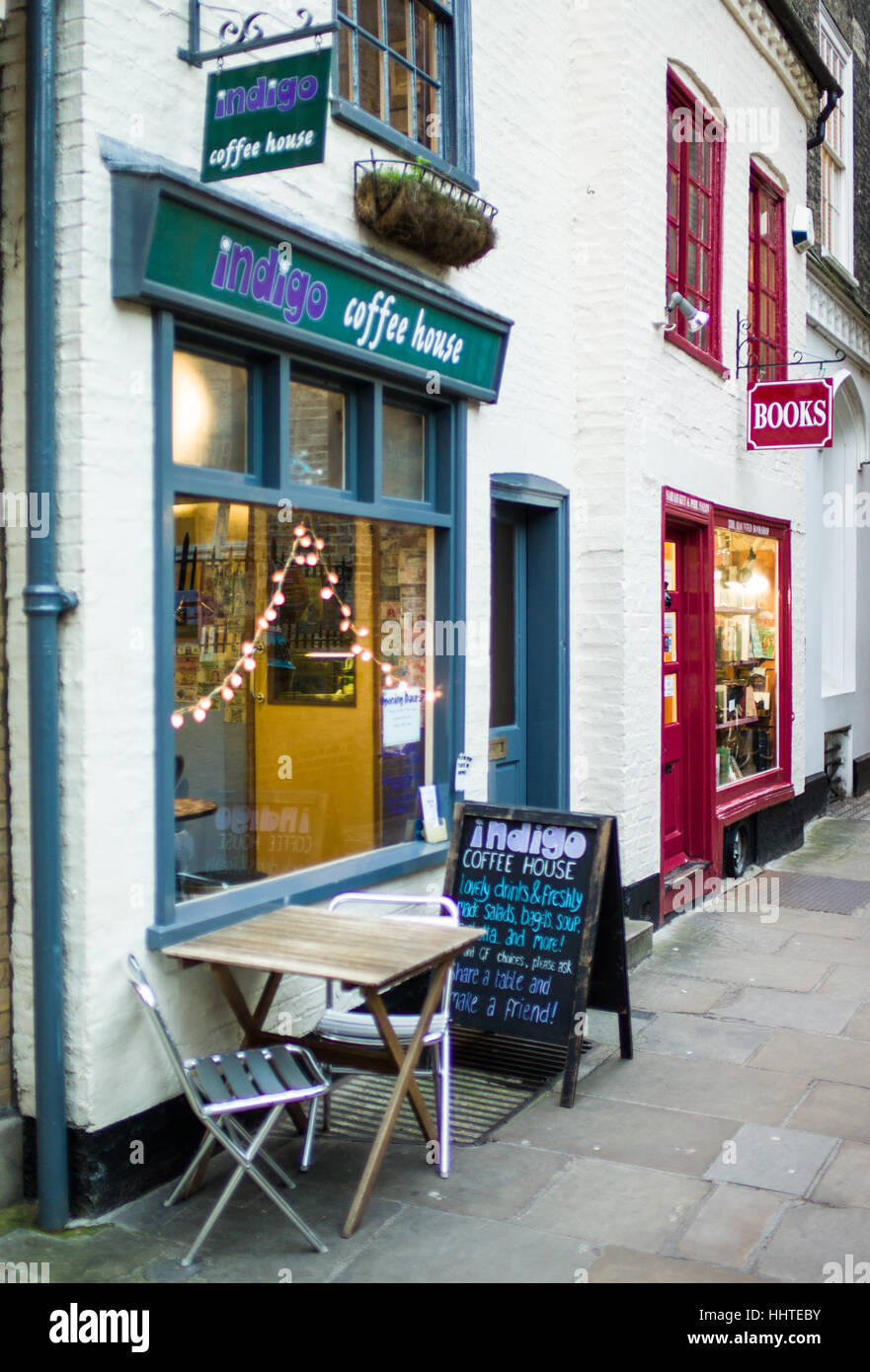 Backstreet Cambridge - Café und Buchhandlung in einem Cambridge Gasse Stockfoto