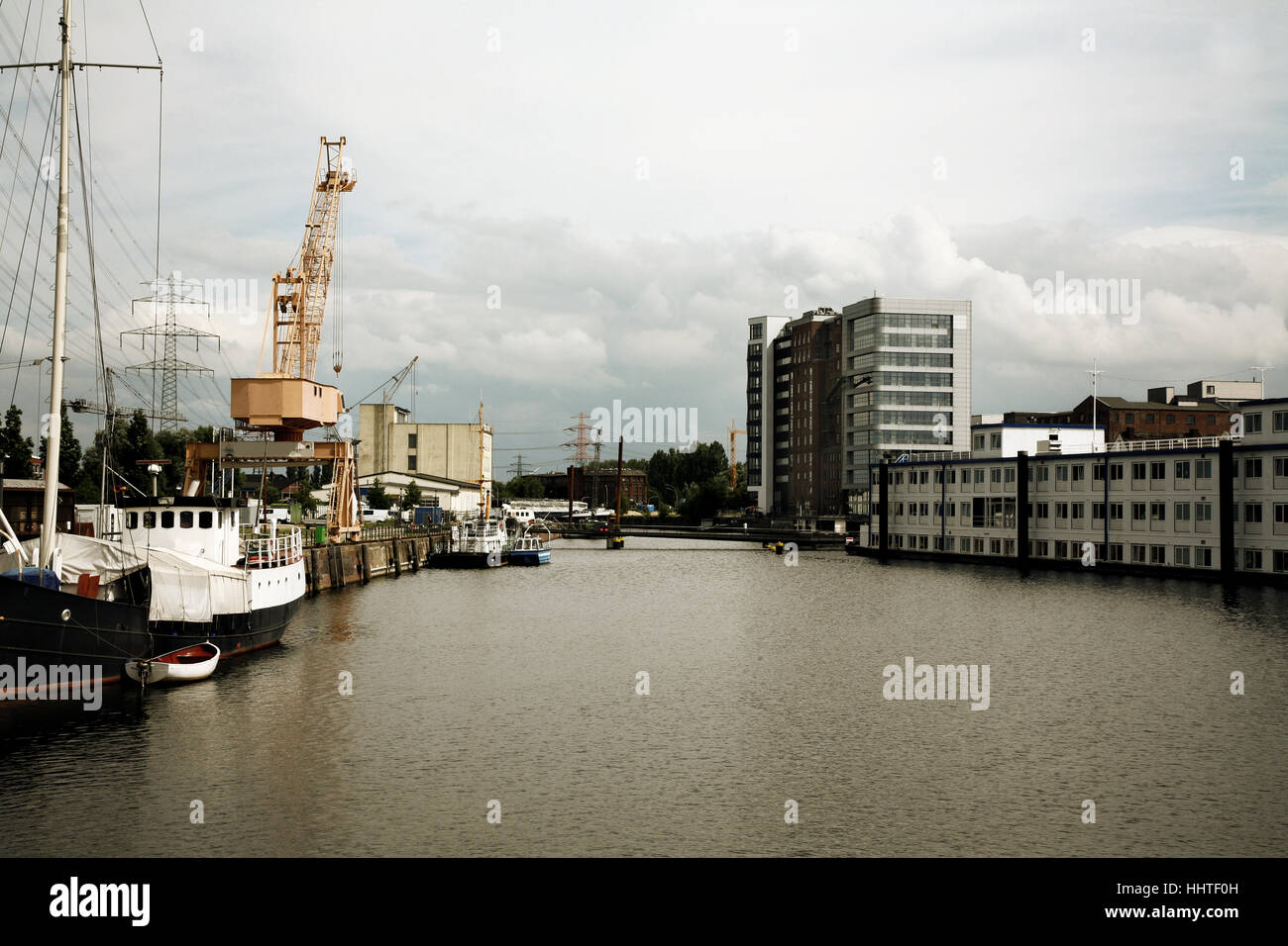 Der Hafen und seine Umgebung in Harburg bei Hamburg/Deutschland Stockfoto