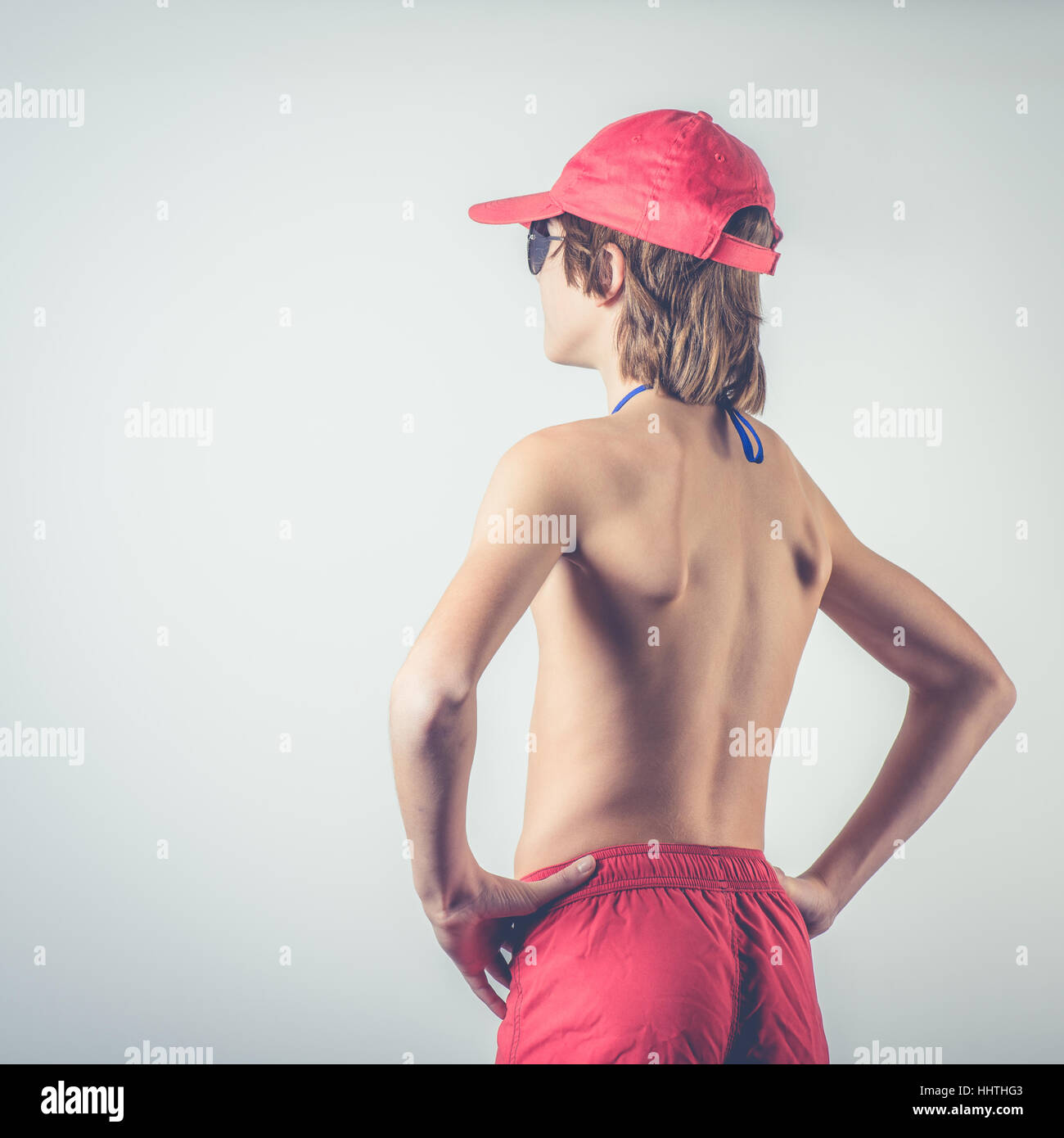 kleiner Junge Rettungsschwimmer Stockfoto