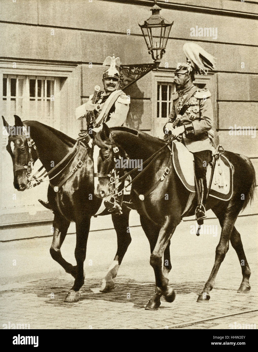 König Georg v. und Kaiser Wilhelm II Reiten zusammen in Berlin, 1911 Stockfoto