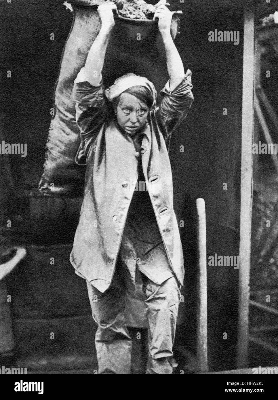 Weibliche Coalheaver während des ersten Weltkrieges 1918 Stockfoto