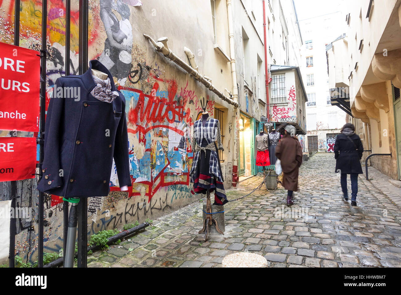 Pop-up-Einzelhandel, Pop-up-speichern, Pop-up-Shop in Gasse in Paris Tuch, Frankreich zu verkaufen. Stockfoto