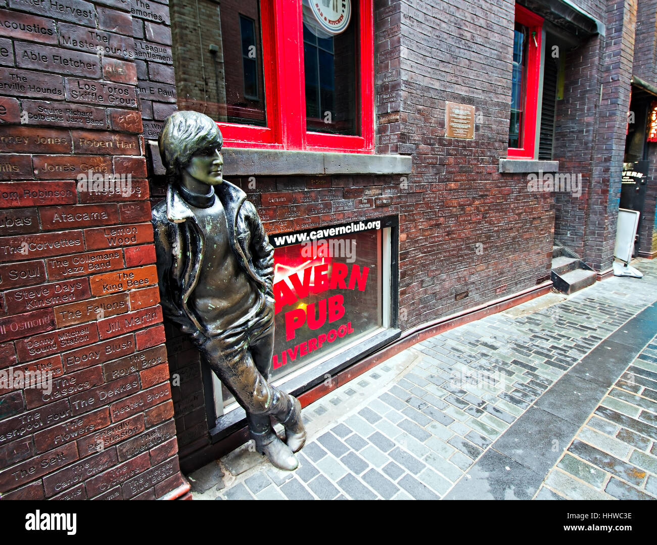 Statue von John Lennon in Mathew St. Liverpool UK. Stockfoto