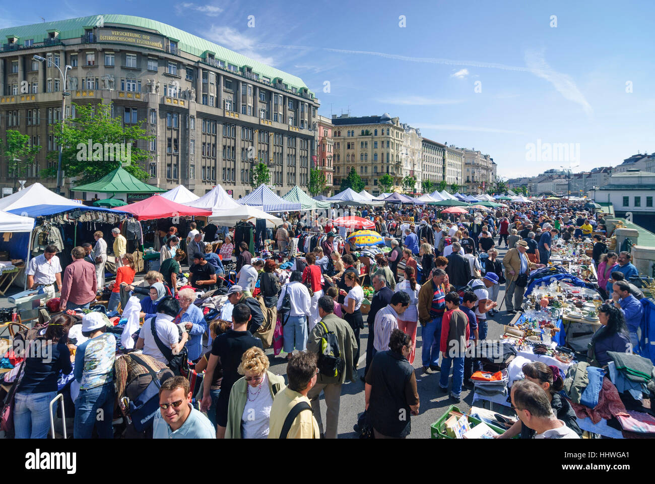 Wien, Wien: Naschmarkt; Flohmarkt am Samstag Morgen, 06., Wien, Österreich Stockfoto